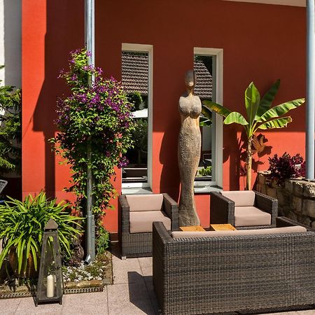 Wirtshaus & Hotel Goldener Greif Edelsfeld Dış mekan fotoğraf