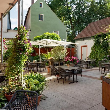 Wirtshaus & Hotel Goldener Greif Edelsfeld Dış mekan fotoğraf