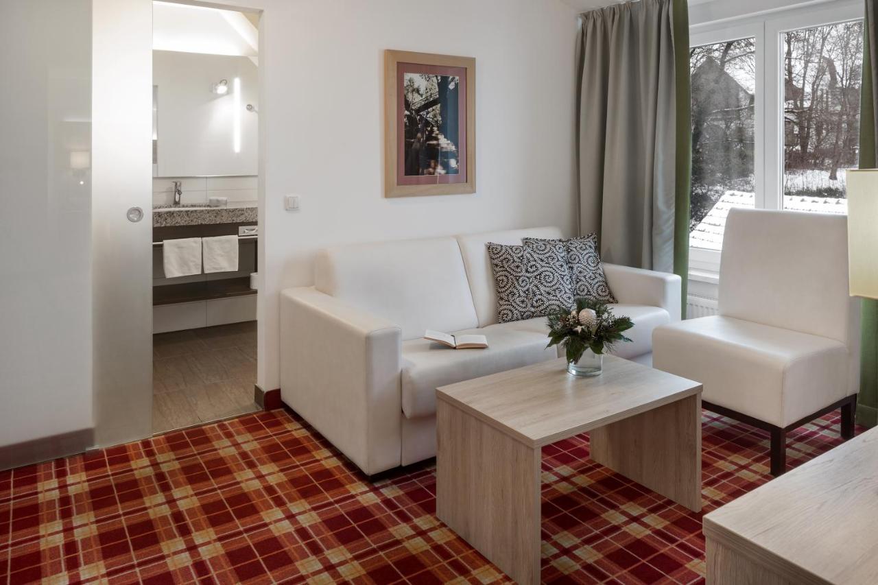 Wirtshaus & Hotel Goldener Greif Edelsfeld Dış mekan fotoğraf