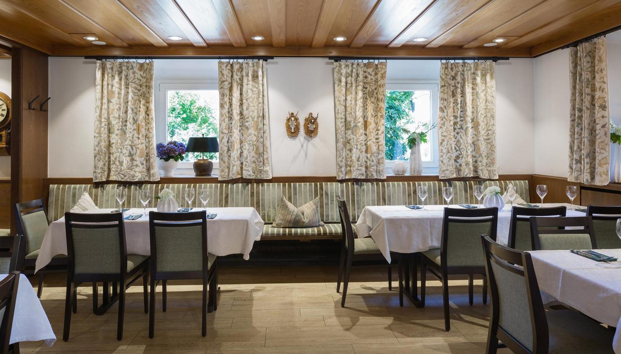 Wirtshaus & Hotel Goldener Greif Edelsfeld Dış mekan fotoğraf