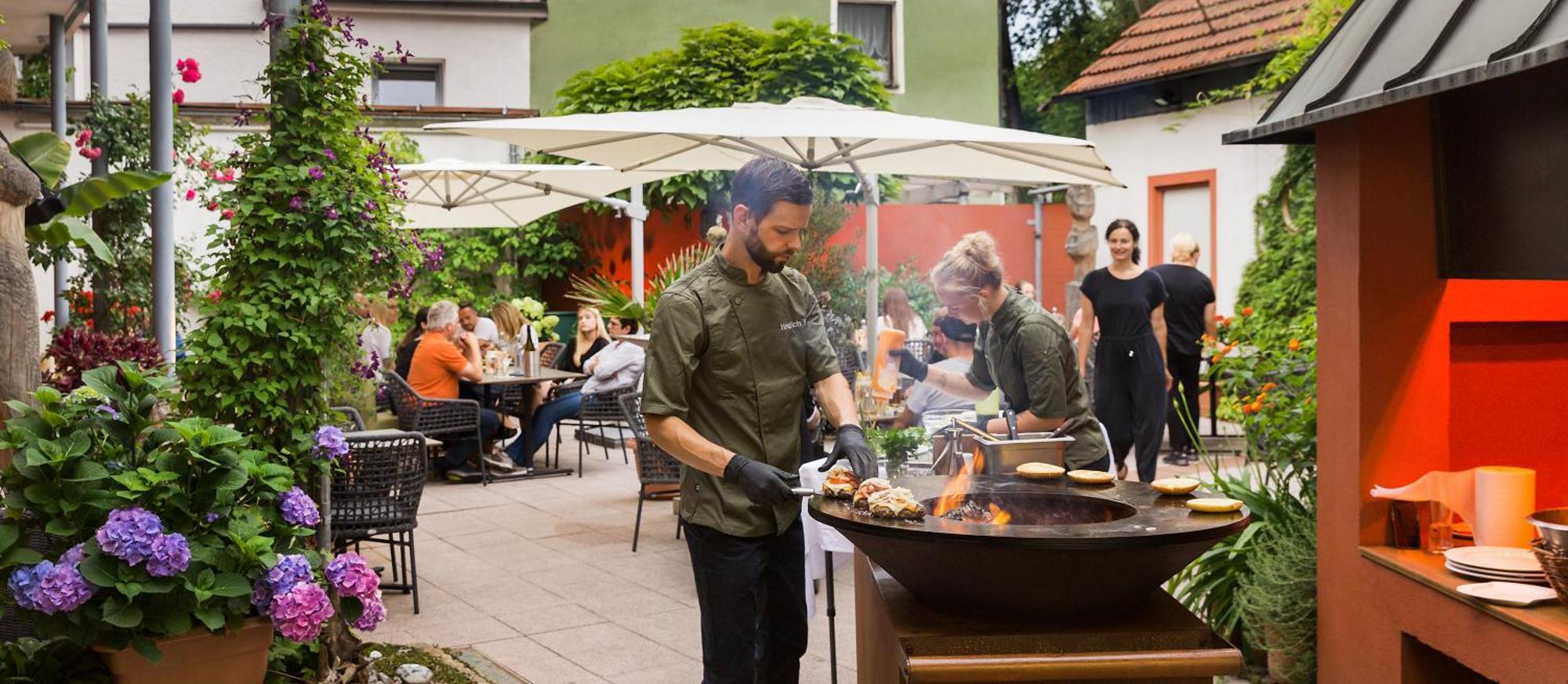 Wirtshaus & Hotel Goldener Greif Edelsfeld Dış mekan fotoğraf