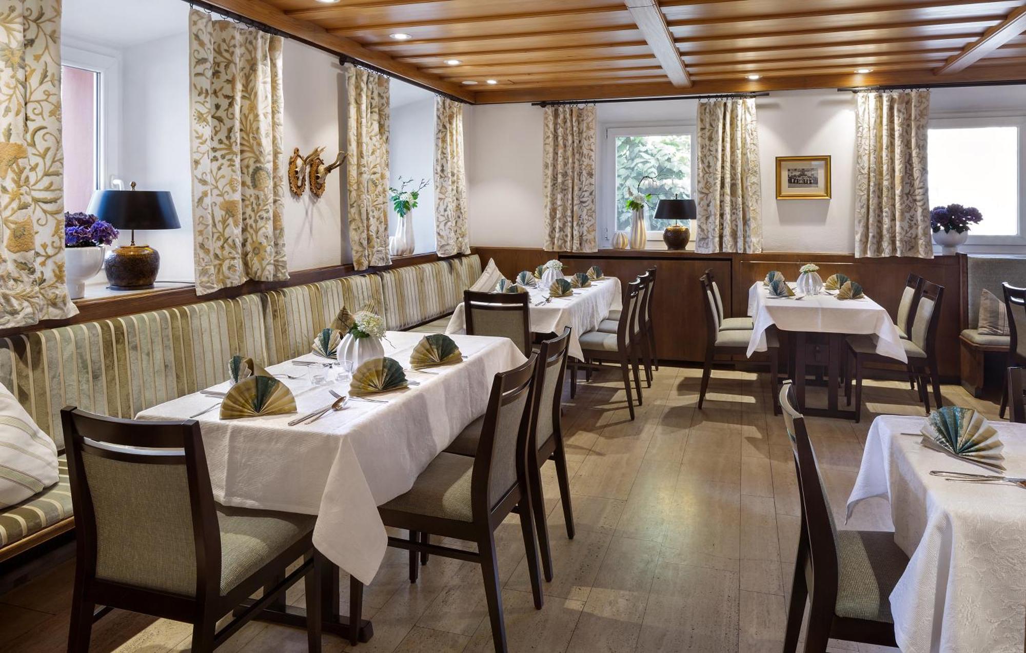 Wirtshaus & Hotel Goldener Greif Edelsfeld Dış mekan fotoğraf