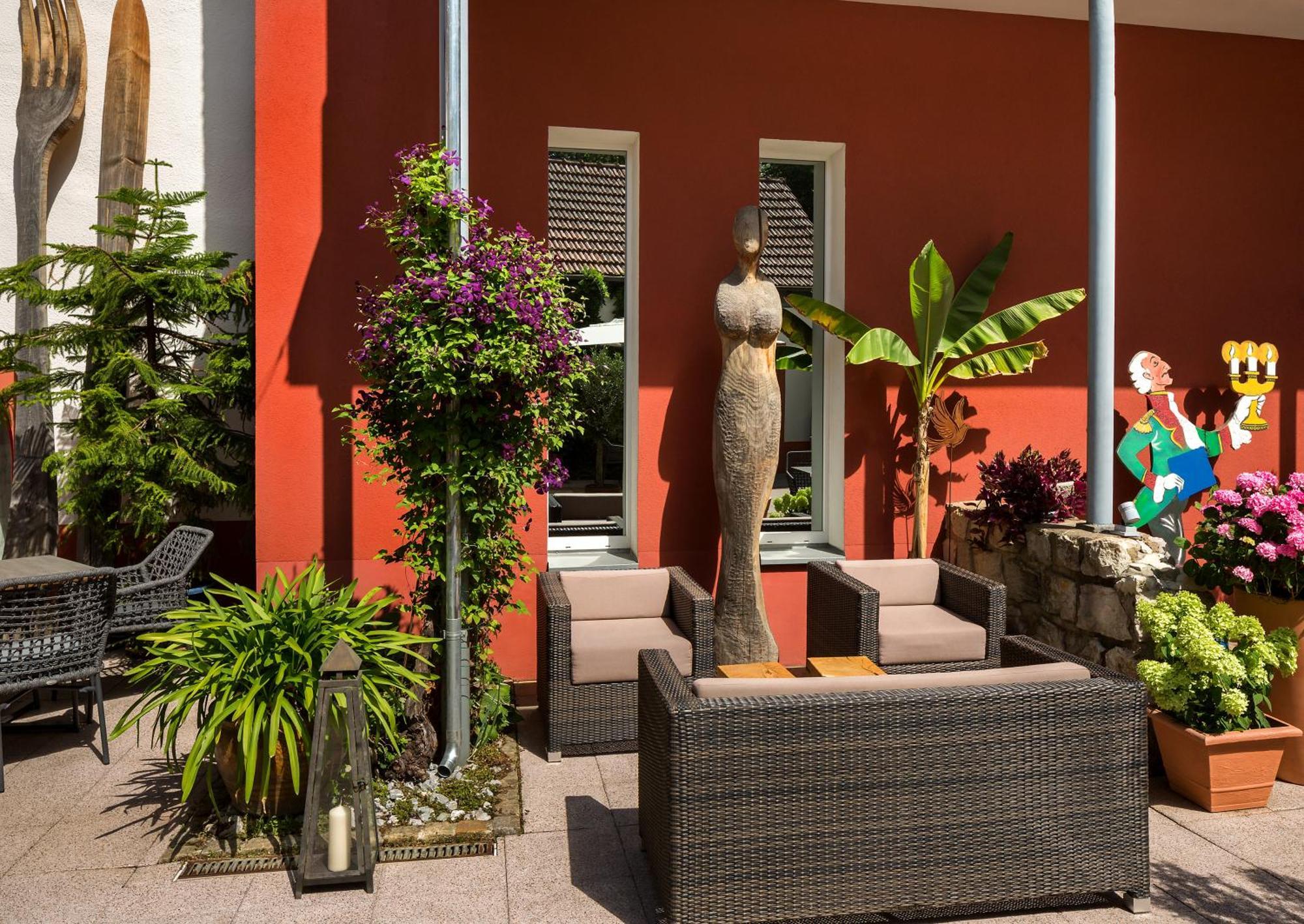 Wirtshaus & Hotel Goldener Greif Edelsfeld Dış mekan fotoğraf