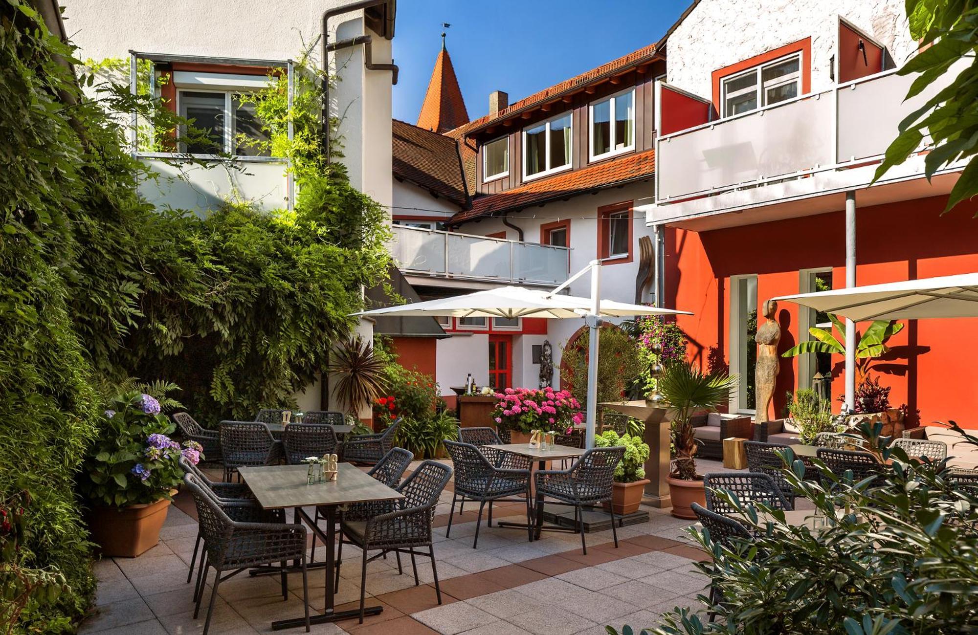 Wirtshaus & Hotel Goldener Greif Edelsfeld Dış mekan fotoğraf