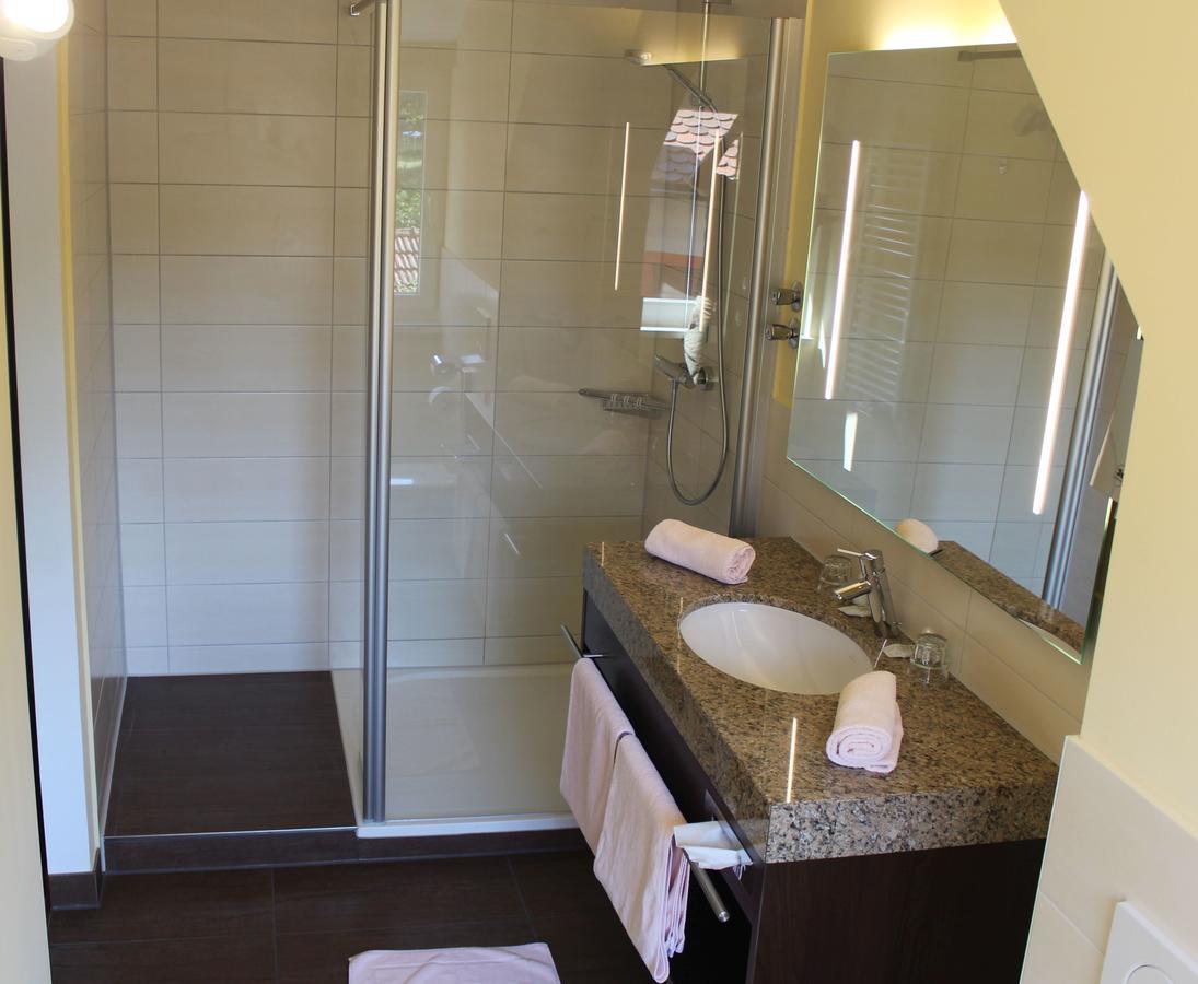 Wirtshaus & Hotel Goldener Greif Edelsfeld Dış mekan fotoğraf